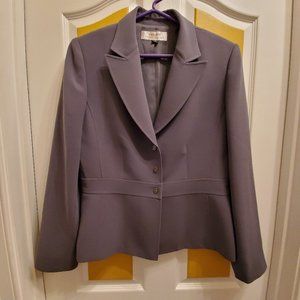 Tahari - Grey 2-Piece Pant Suit